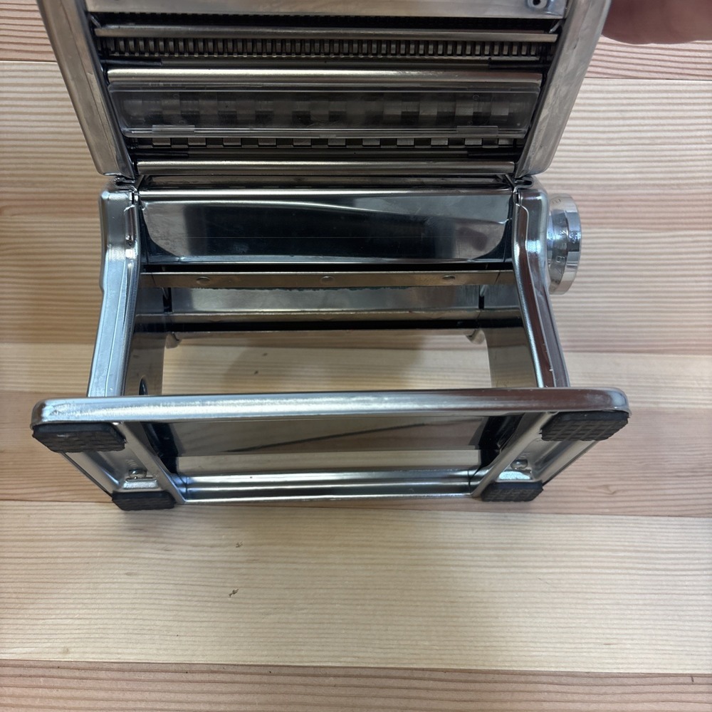 Marcato Atlas 150 Manual Pasta Maker w/ Clamp, Crank & Lasagne/Fettuccine - Picture 15 of 16